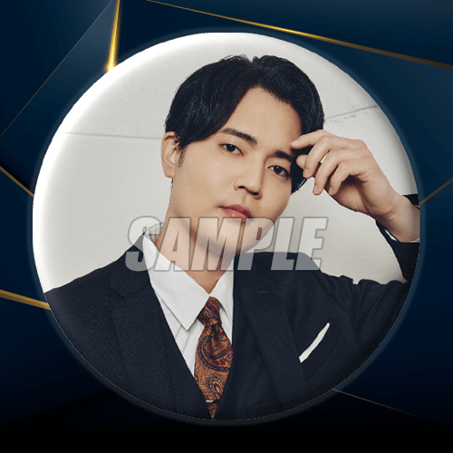 C-4 特大缶バッジ（スタンド付） 駒田航 B